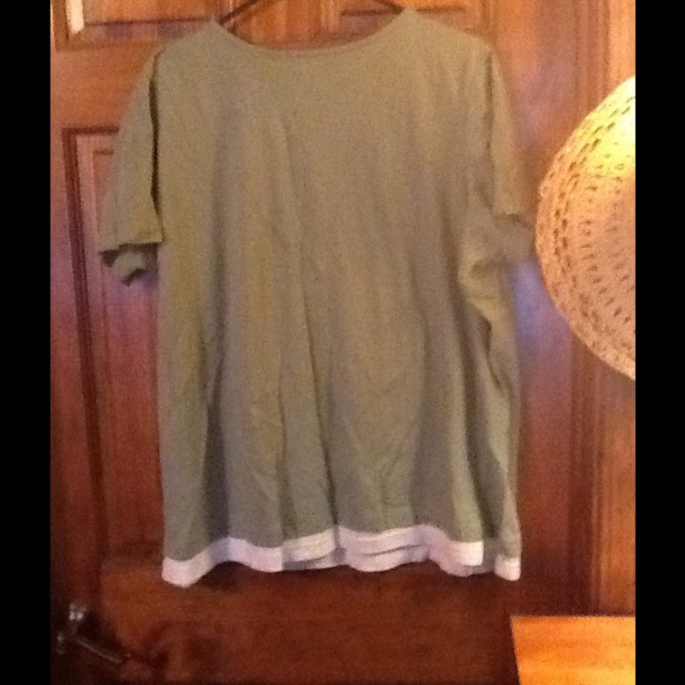 Green Top - Picture 2 of 2